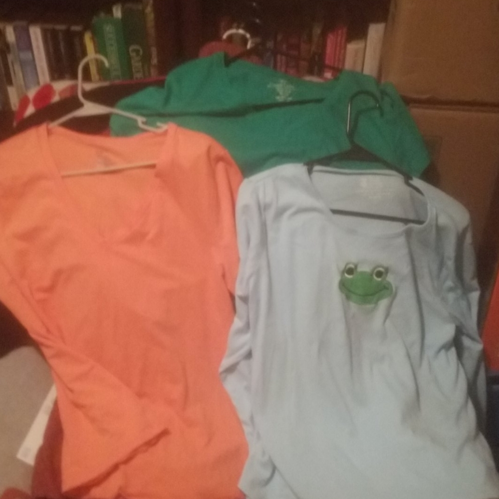 T shirt 3 short sleeve one long